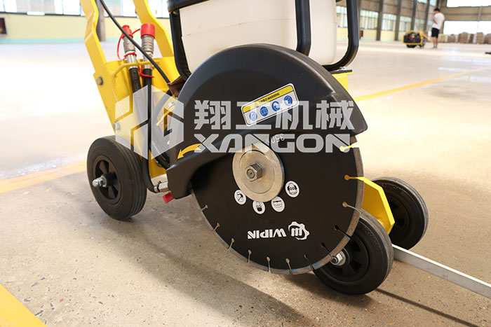 液(ye)壓圓盤(pán)切割鋸(jù)